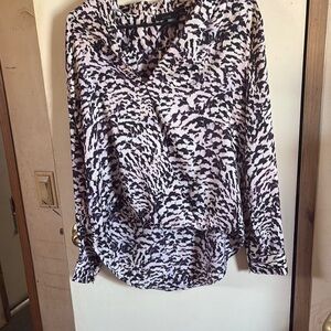 Women's Black and White Patterned Top